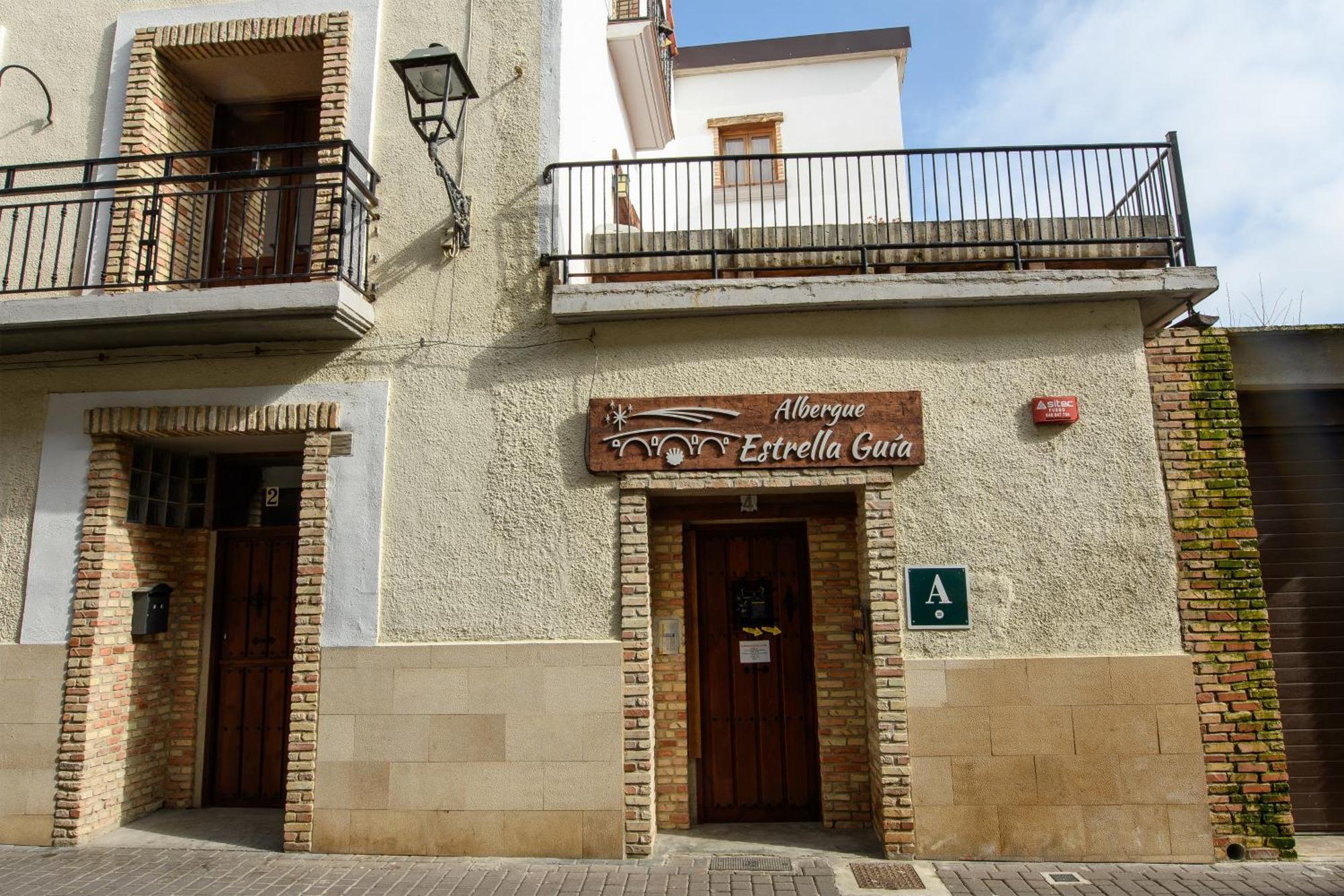 Albergue Estrella Guia Puente La Reina Exterior photo