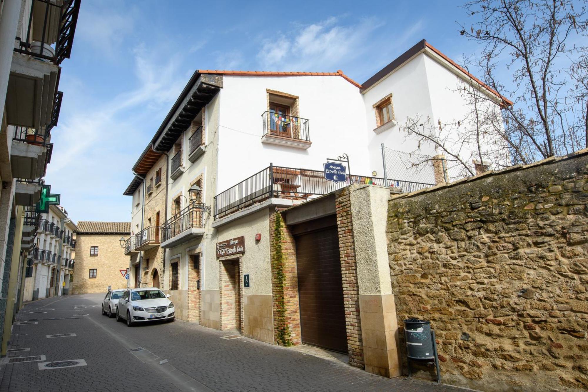 Albergue Estrella Guia Puente La Reina Exterior photo