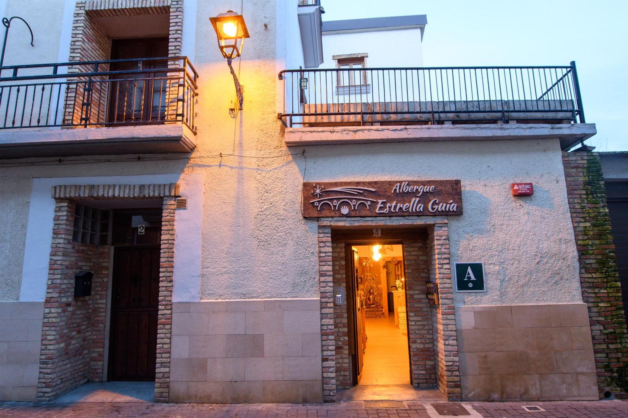 Albergue Estrella Guia Puente La Reina Exterior photo